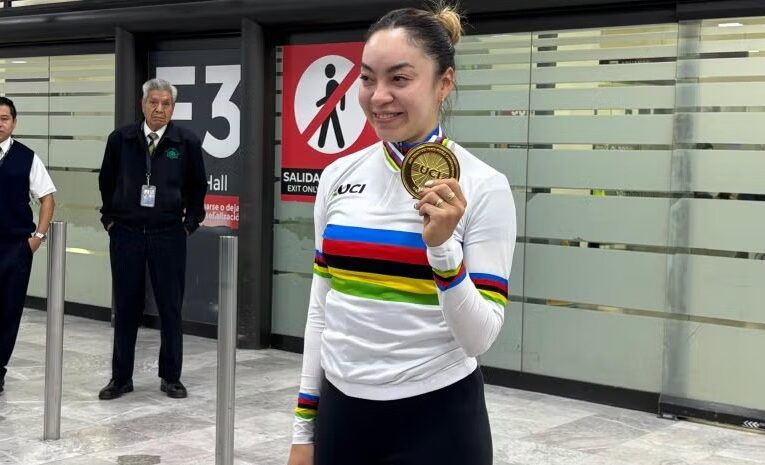 «Todo México es campeón mundial»: Yareli Acevedo tras medalla de oro en ciclismo de pista