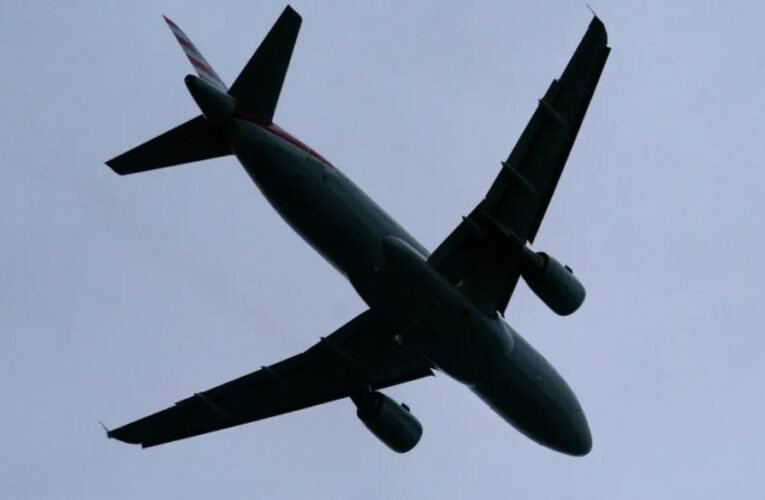 Estados Unidos advierte a aviones comerciales por aumento de actividad militar en Venezuela; pide «extremar precaución»