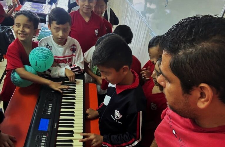Talento guanajuatense se suma al rescate escolar con una canción que inspira a volver a la escuela