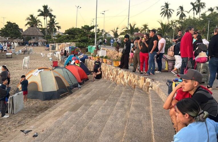 Turistas “madrugan” a las autoridades e instalan “Hotel Camarena” en playas de Acapulco