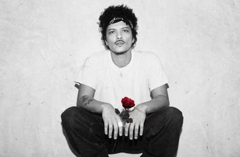 Bruno Mars anuncia fecha de lanzamiento de «The Romantic», su nuevo disco