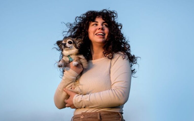 Melodías con alma: canciones que celebran el amor hacia las mascotas