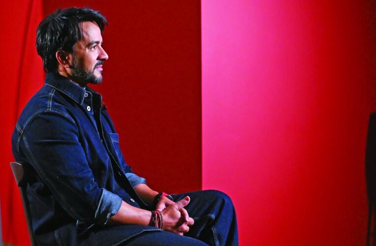 Luis Fonsi califica de ‘vergonzosas’ las redadas del ICE en Estados Unidos