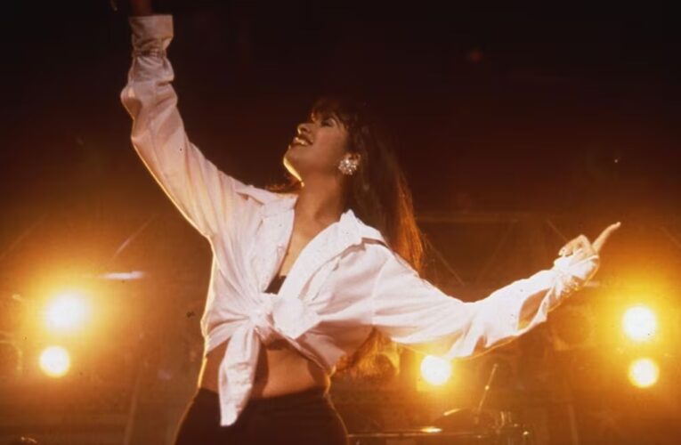 Hermana de Selena Quintanilla demanda a Shein; acusa a la empresa de usar la imagen de la cantante sin permiso
