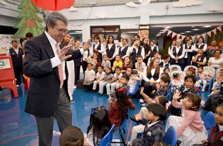 Monreal encabeza premiación de concurso infantil de dibujo en San Lázaro