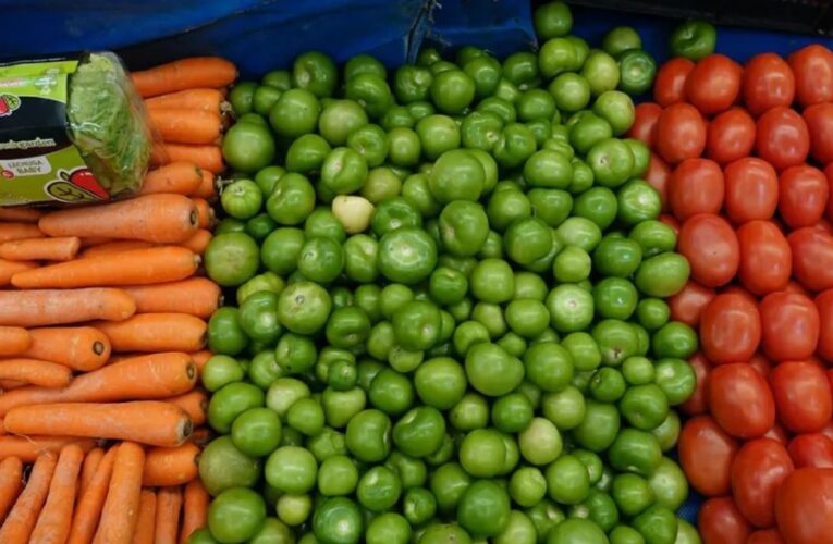 Inflación desacelera y se ubica en 4.45% en abril; chiles, los productos que más suben de precio