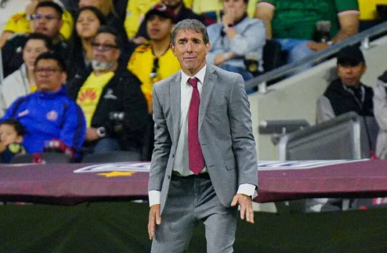«Tenemos que mejorar y completar la plantilla»: Guillermo Almada reconoce que América necesita refuerzos