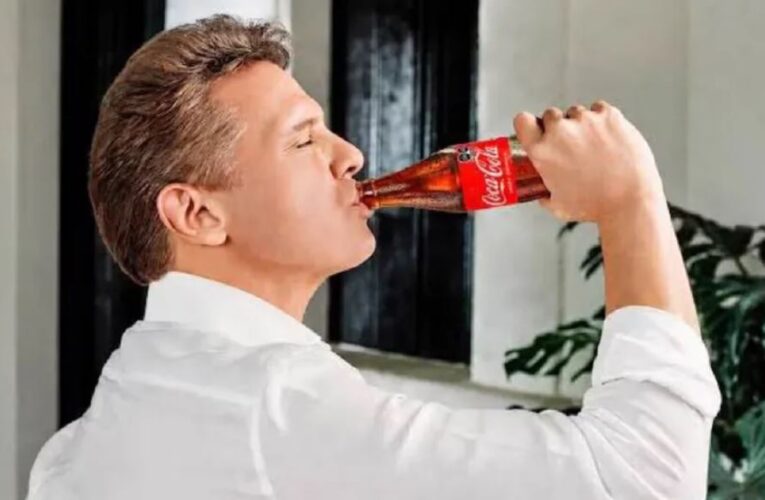 Denuncian ante Cofepris campaña de Luis Miguel con Coca-Cola; piden suspender su publicidad