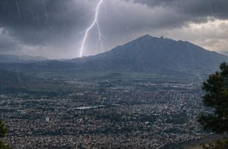 Huracán Polo continuará desplazándose al suroeste de las costas de Jalisco.