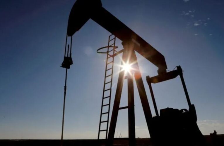 Suben precios del petróleo más de 4% tras rechazo de Donald Trump a propuesta de paz de Irán